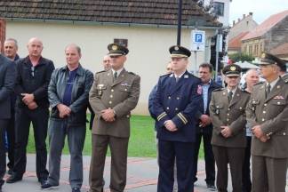 Polaganje vijenaca na Trgu 123. brigade povodom 26. godišnjice oslobađanja Vojarne u Požegi