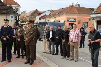 Polaganje vijenaca na Trgu 123. brigade povodom 26. godišnjice oslobađanja Vojarne u Požegi
