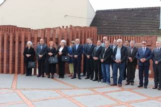 Polaganje vijenaca na Trgu 123. brigade povodom 26. godišnjice oslobađanja Vojarne u Požegi
