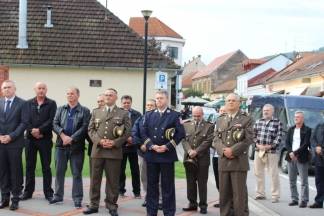 Polaganje vijenaca na Trgu 123. brigade povodom 26. godišnjice oslobađanja Vojarne u Požegi