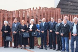 Polaganje vijenaca na Trgu 123. brigade povodom 26. godišnjice oslobađanja Vojarne u Požegi