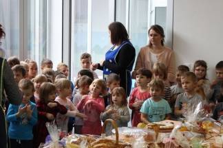 U Dječjem vrtiću Tratinčica u Pleternici obilježeni Dani kruha 11.10.2017.