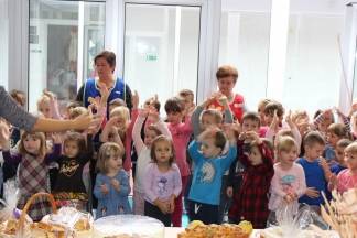 U Dječjem vrtiću Tratinčica u Pleternici obilježeni Dani kruha 11.10.2017.