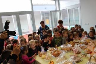 U Dječjem vrtiću Tratinčica u Pleternici obilježeni Dani kruha 11.10.2017.