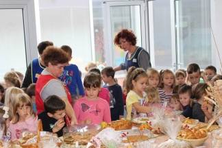 U Dječjem vrtiću Tratinčica u Pleternici obilježeni Dani kruha 11.10.2017.