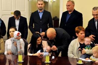 Prijem beba kod gradonačelnika Puljašića 11.12.2017.