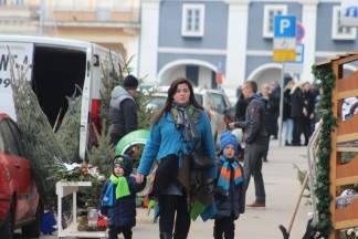 Božićni sajam i šetnja Požegom, 23.12.2017.