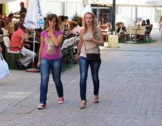 Požega: Lijepe žene prolaze kroz grad