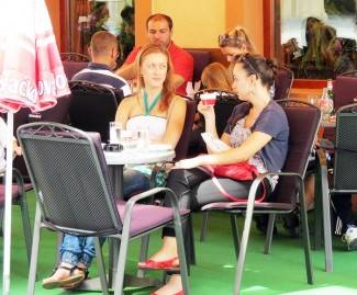 Požega: Lijepe žene prolaze kroz grad