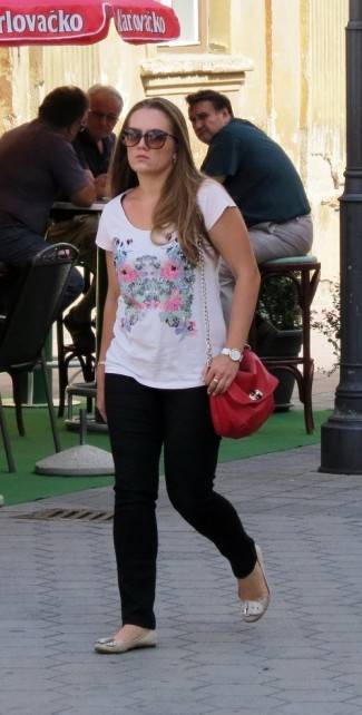 Požega: Lijepe žene prolaze kroz grad