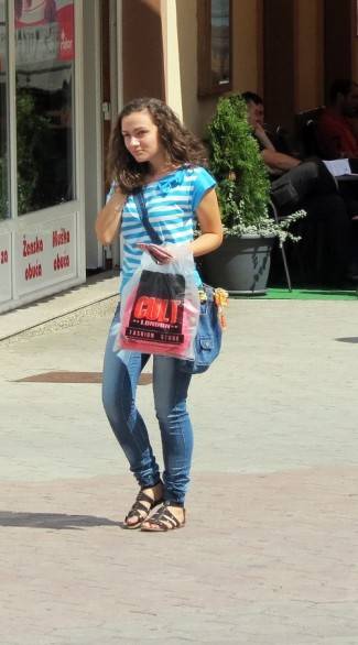 Požega: Lijepe žene prolaze kroz grad