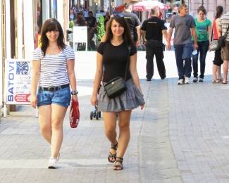 Požega: Lijepe žene prolaze kroz grad