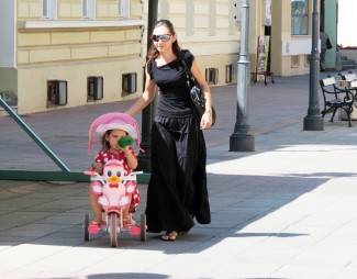 Požega: Lijepe žene prolaze kroz grad