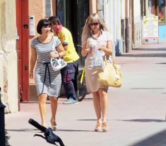 Požega: Lijepe žene prolaze kroz grad