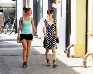 Požega: Lijepe žene prolaze kroz grad