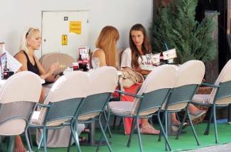 Požega: Lijepe žene prolaze kroz grad