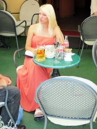 Požega: Lijepe žene prolaze kroz grad