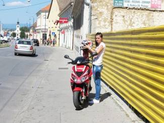 Požega: Lijepe žene prolaze kroz grad