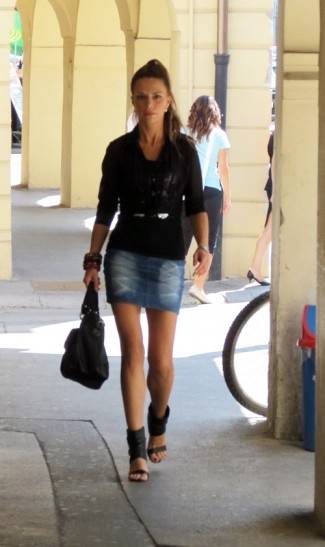 Požega: Lijepe žene prolaze kroz grad