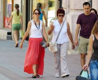 Požega: Lijepe žene prolaze kroz grad