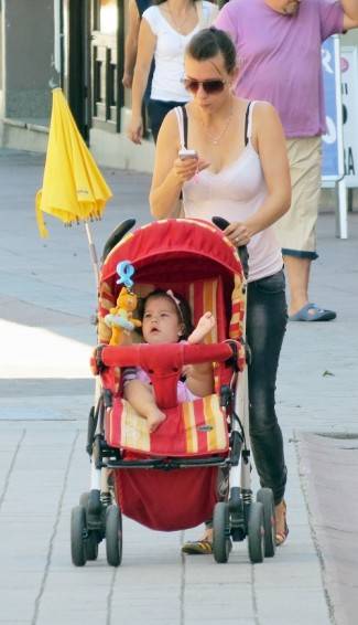 Požega: Lijepe žene prolaze kroz grad