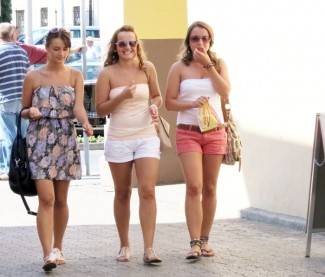 Požega: Lijepe žene prolaze kroz grad