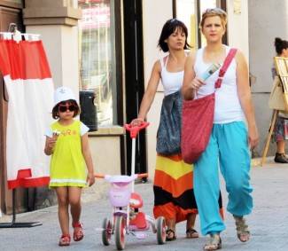 Požega: Lijepe žene prolaze kroz grad