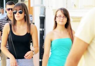 Požega: Lijepe žene prolaze kroz grad