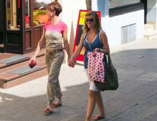 Požega: Lijepe žene prolaze kroz grad