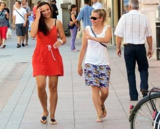 Požega: Lijepe žene prolaze kroz grad