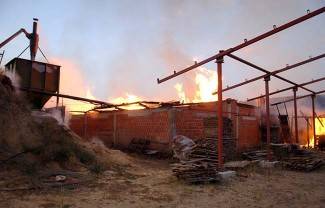 Požeška Koprivnica: Gašenje požara na pilani