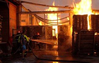 Požeška Koprivnica: Gašenje požara na pilani