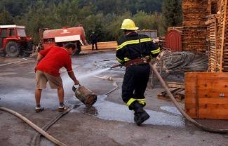 Požeška Koprivnica: Gašenje požara na pilani