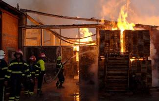 Požeška Koprivnica: Gašenje požara na pilani