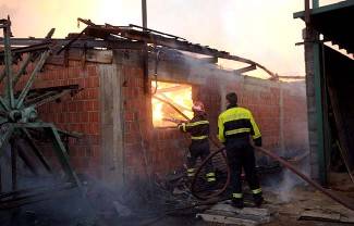 Požeška Koprivnica: Gašenje požara na pilani