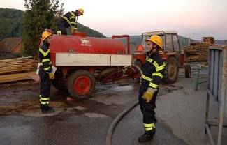 Požeška Koprivnica: Gašenje požara na pilani
