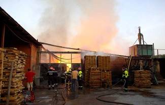 Požeška Koprivnica: Gašenje požara na pilani