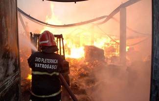 Požeška Koprivnica: Gašenje požara na pilani