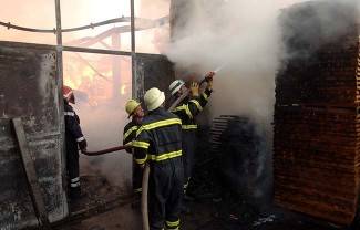 Požeška Koprivnica: Gašenje požara na pilani