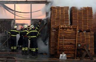 Požeška Koprivnica: Gašenje požara na pilani