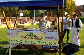 Oj divojko, što u kolo nećeš: Smotra šetanih kola u Buku