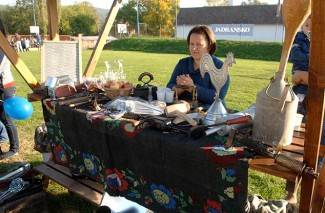 Oj divojko, što u kolo nećeš: Smotra šetanih kola u Buku