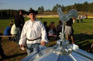 Oj divojko, što u kolo nećeš: Smotra šetanih kola u Buku