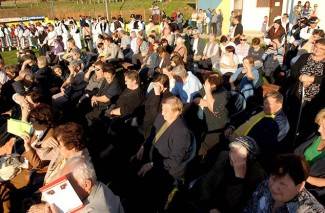 Oj divojko, što u kolo nećeš: Smotra šetanih kola u Buku