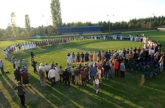 Oj divojko, što u kolo nećeš: Smotra šetanih kola u Buku