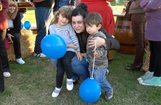 Oj divojko, što u kolo nećeš: Smotra šetanih kola u Buku