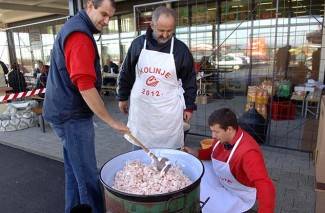 Požega: Kolinje u Coloru