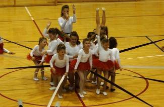 Velika: Doček Djeda Božićnjaka uz Veličke mažoretkinje