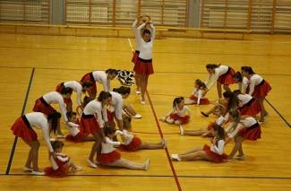 Velika: Doček Djeda Božićnjaka uz Veličke mažoretkinje