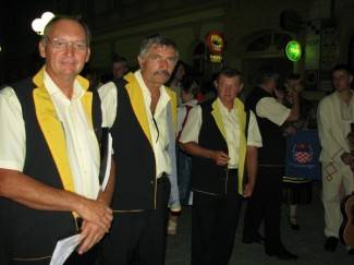 Rasplesani Česi i Slovaci oraspoložili okupljene (video)